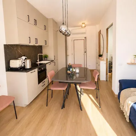 Apartament A Pochi Passi Dal Mare, Completamente Ristrutturato E Con Aria Condizionata