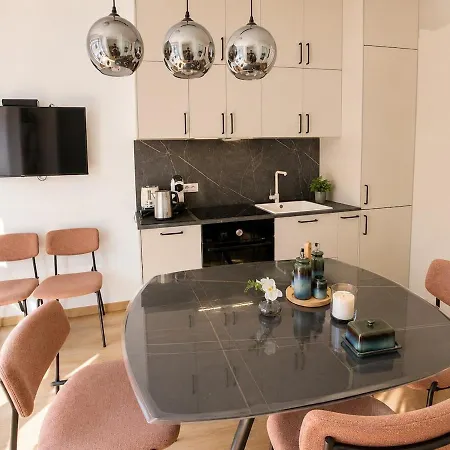 Apartament A Pochi Passi Dal Mare, Completamente Ristrutturato E Con Aria Condizionata